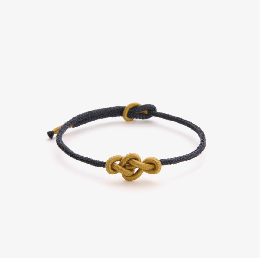 Lucky bracelet made of aramid fiber string